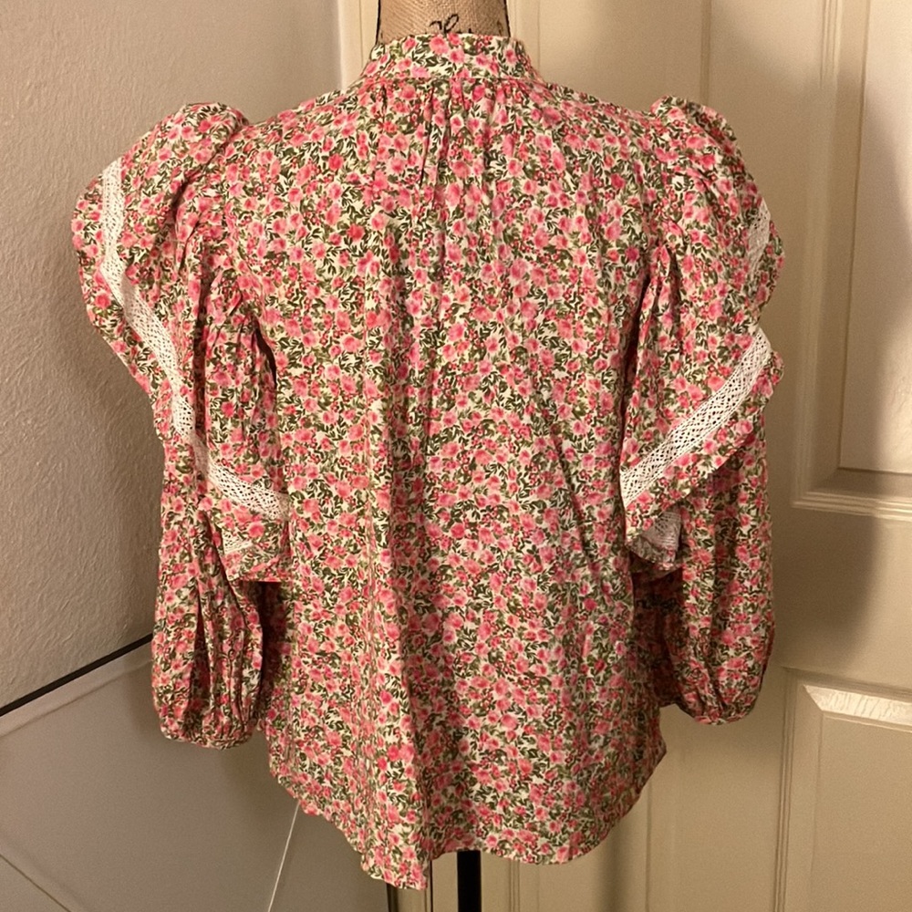 Who what wear puffy shoulder frilly sleeve lace floral button neck top medium M - Picture 4 of 6